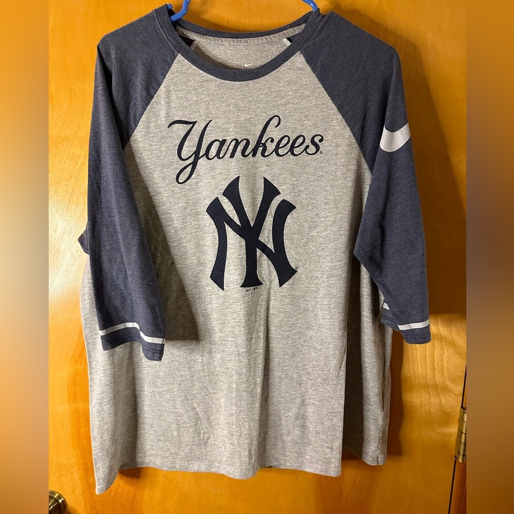 Nike New York Yankees 3/4 Sleeve Raglan T-Shirt